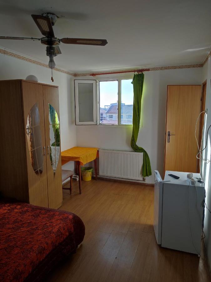 Hostel Emy Camere Cu Baie Proprie Aproape De Plaja 3 Papuci Constanta Luaran gambar